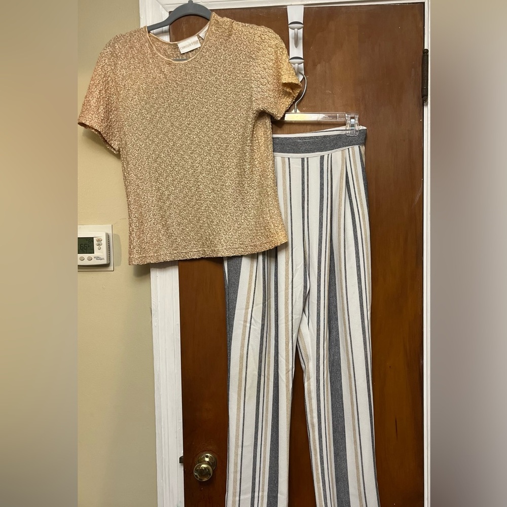 Women’s Christy & Jill  gold top and pant set.      M2